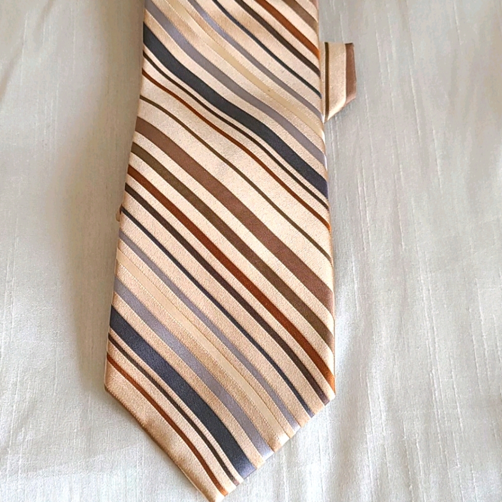Perry Ellis Portfolio 100% Silk Tie